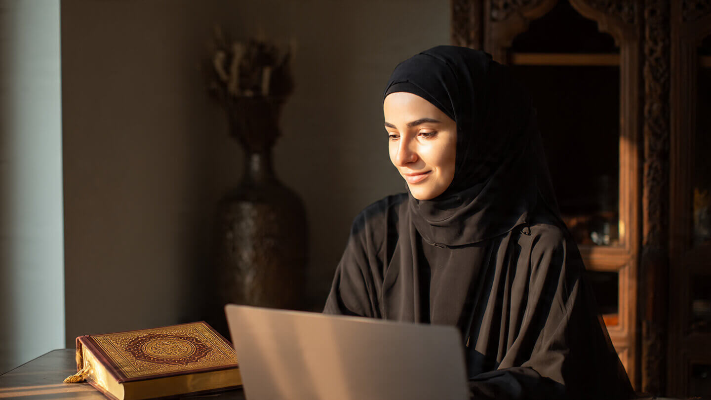 👉 student learning quran online at home with digital class setup